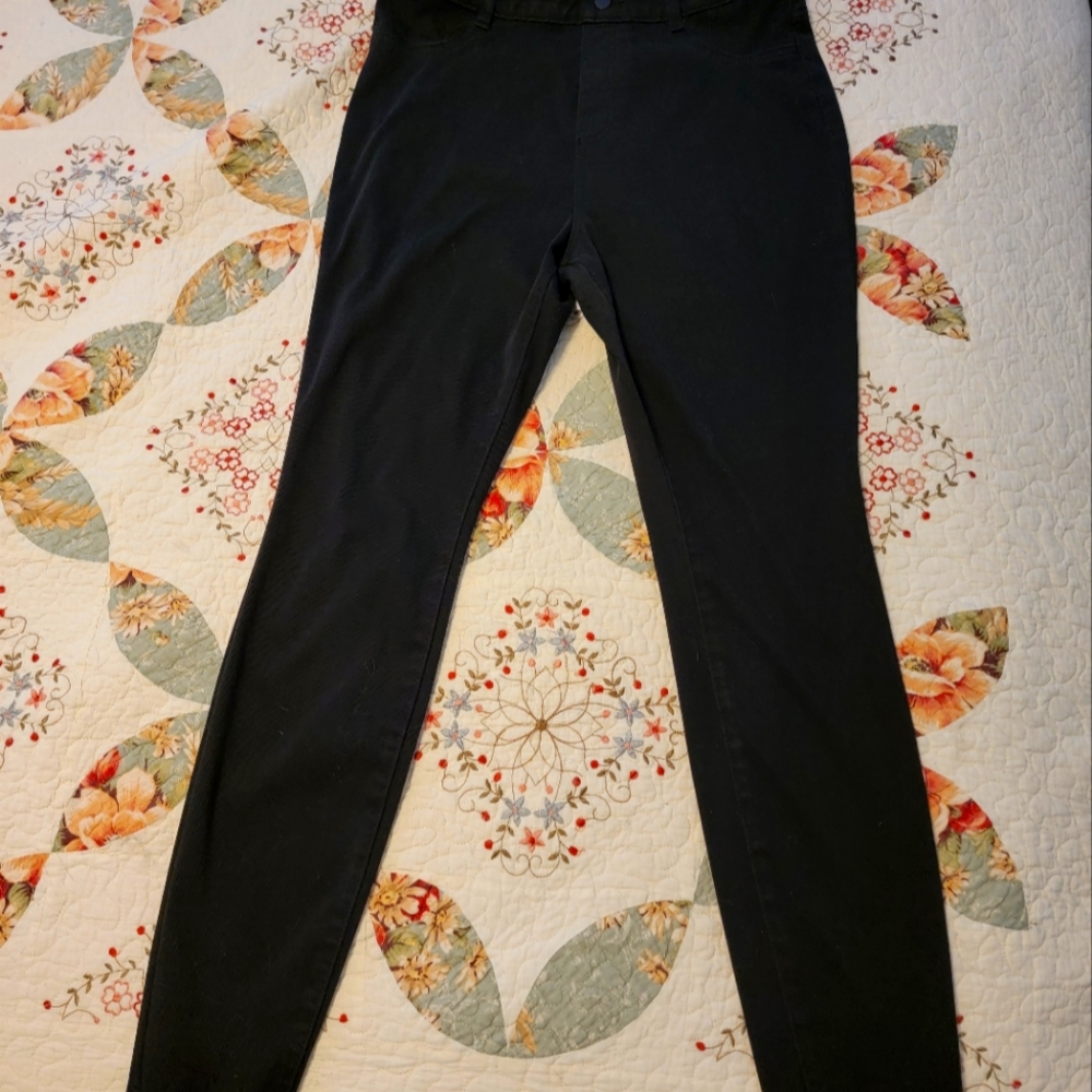 Skinny black jeggings
